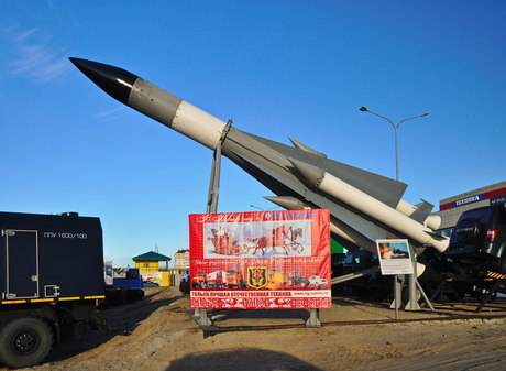 Памятник ракете-носителю возле НГ Сервис в Новом Уренгое