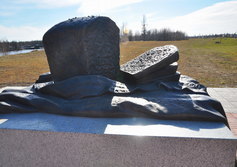 Памятник Бородинскому хлебу в Новом Уренгое