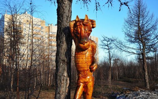 Деревянные скульптуры в парке "Дружба" Нового Уренгоя