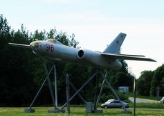 Памятник Авиаторам, самолет Ил-28