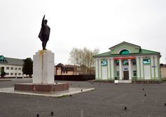 Памятник В.И.Ленину в Ивделе на севере Свердловской области