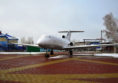 Памятник самолету Як-40 в Югорске ХМАО