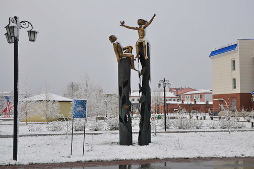 Памятник "Молодости" в Югорске ХМАО