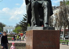Памятник С. Г. Чавайну