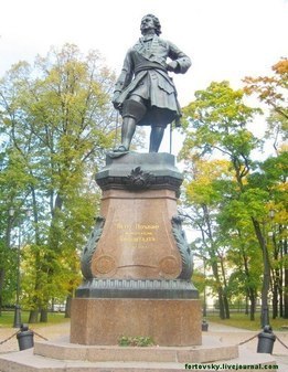Петровский парк и памятник Петру I в Кронштадте