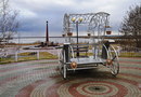 Карета с погнутым колесом для новобрачных в Нефтеюганске ХМАО