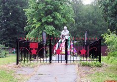 Памятник воинам в Медведево