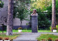 Памятник И.В.Курчатову в Дубне Московской области