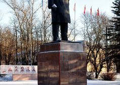 Памятник В.И.Ленину на чужом постаменте в городе Вязьма