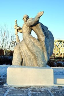 Памятник защитникам Ярцево в 1941 году на мосту через р. Вопь