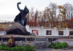 Памятник сержанту Анатолию Бредову в Мурманске