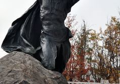 Памятник сержанту Анатолию Бредову в Мурманске