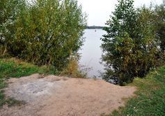 Стрелка рек Волга и Дубна в Дубне Московской области.