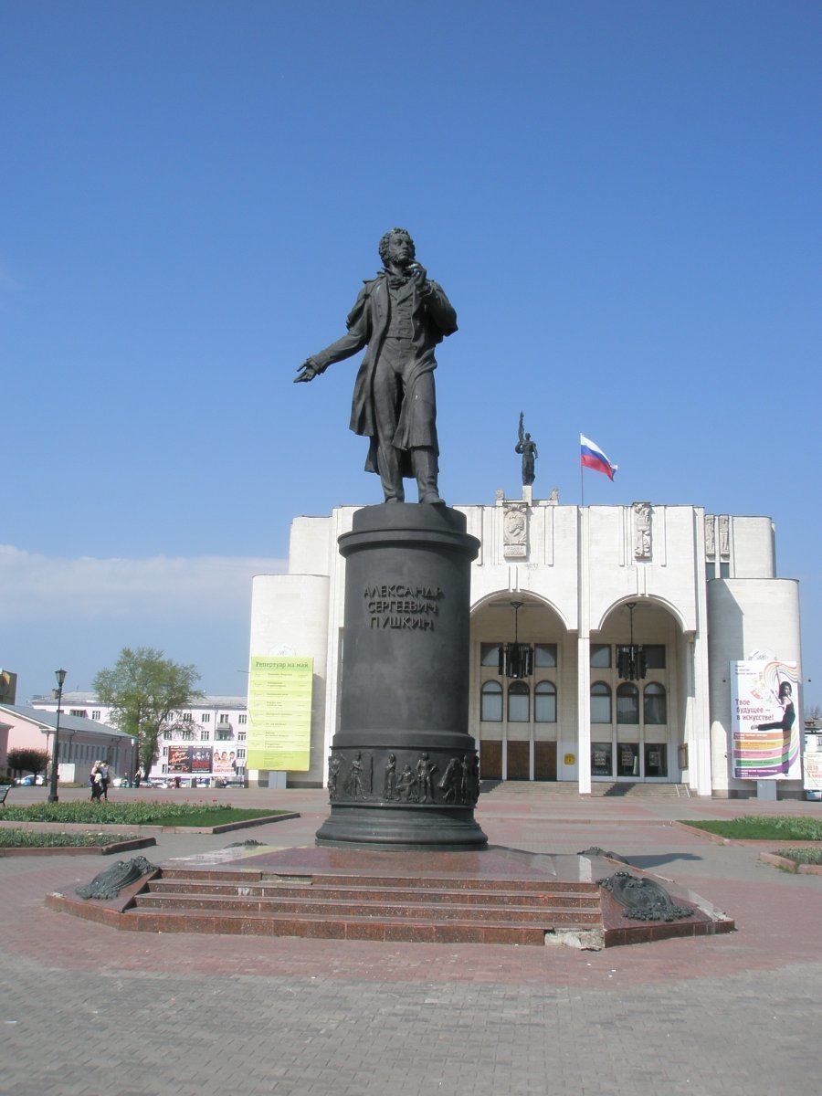 Монумент в Курске