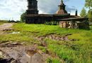 Руины храма Николая Чудотворца в деревне Вездино республики Коми