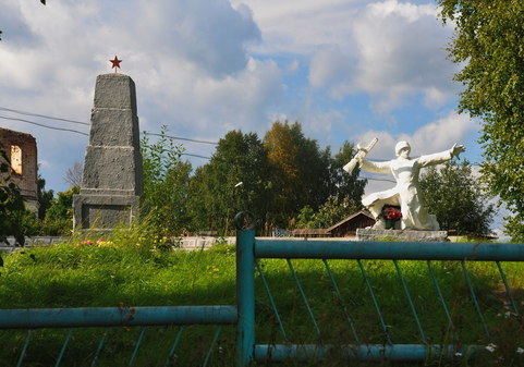 Памятник односельчанам села Жешарт не вернувшимся с фронта