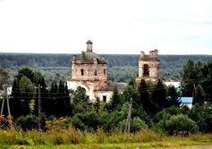 Руины храма Богоявления Господня в селе Зеленец республики Карелия