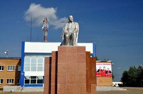 Ленина посадили в центре поселка городского типа Нижний Одес республики Коми