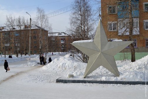 Скульптурный памятник "Звезда" в пгт.Нижний Одес республики Коми