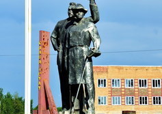 Советский памятник "Слава труду" в Ухте республики Коми