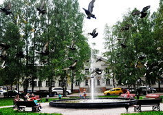 Фонтан с голубями в Сосногорске республики Коми