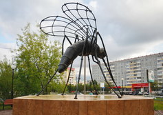 Памятники одуревшим комарам в Усинске