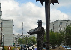 Памятник Нефтянику на площади Нефтяника в Усинске