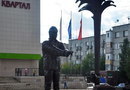 Памятник Нефтянику на площади Нефтяника в Усинске