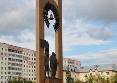Памятник-мемориал «Защитникам Отечества» или памятник «Трёх поколений» в Усинске