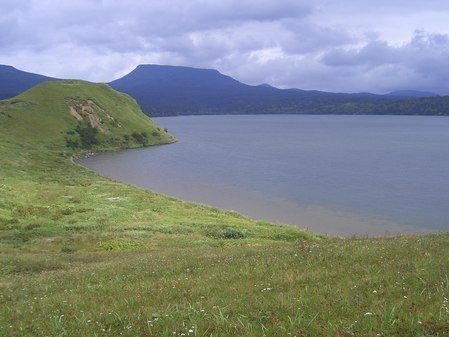 Озеро Лагунное (Лагунка) острова Кунашир на Южных Курилах
