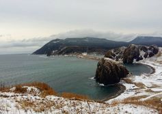 Скала Парус в бухте Первухина на острове Кунашир