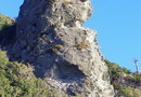Каменные останцы-сказки чудовищ возле мыса Столбчатый на Кунашире