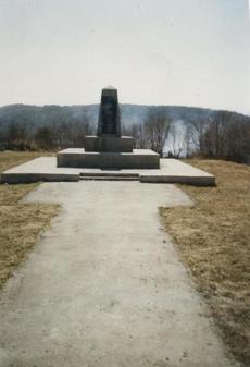 Японский памятник жителям Отомари (Корсаков) жертвам 1945 года на Сахалине