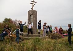 Памятный знак на месте основания поста Муравьевский в Корсакове Сахалинской области