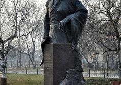 Памятник адмиралу Г.И.Невельскому в Корсакове Сахалинской области.