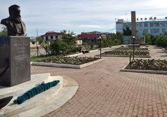 Памятник основателю Ленского речного пароходства Н.Е.Глотову в Якутске
