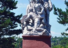 Монумент "Штурмовые ночи Спасска" воздвигнут на вокзале города Спасск-Дальний Приморского края.