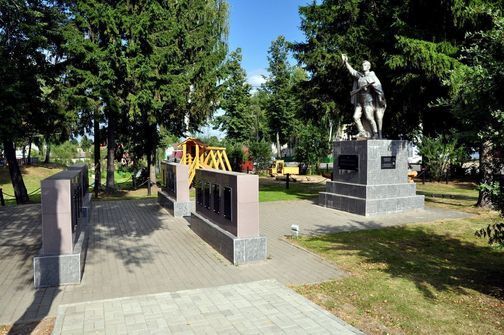Мемориальный комплекс солдатам второй мировой во Вятском Ярославской губернии