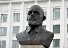 Памятник Эдуарду Берзину в Магадане