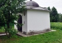 Мавзолей и часовня на могиле гетмана Украины в Яропольце Московской области