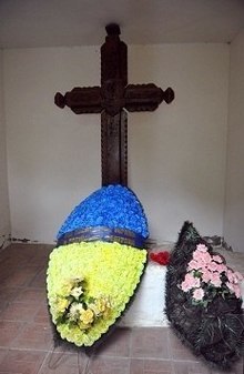Мавзолей и часовня на могиле гетмана Украины в Яропольце Московской области