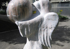 Скульптурная композиция «Ангел-хранитель» 