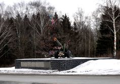Памятник героям 33-й армии и московского народного ополчения на Киевском шоссе