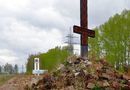 Стела и крест на въезде в Тайшет Иркутской области