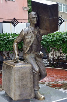 Памятник Челноку 