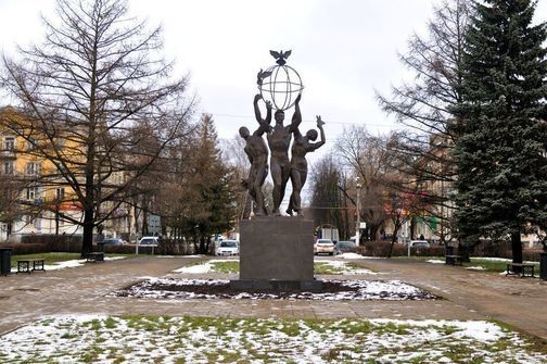 Сквер и памятник Дружбы народов