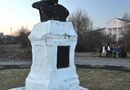 Памятник Д.Н.Мамину-Сибиряку в Ирбите Свердловской области