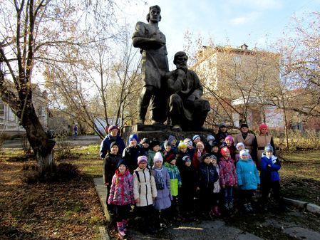 Памятник умельцам-основателям города Реж в Свердловской области