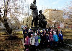 Памятник умельцам-основателям города Реж в Свердловской области