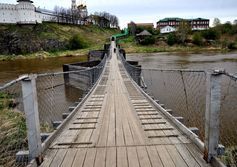 Подвесной мост через реку Тура в Верхотурье Свердловской области